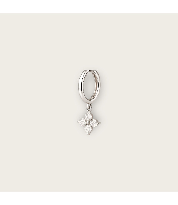 Boucle d’oreille argentées avec pendentif délicat