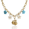 Collier Luxora doré avec deux fleurs turquoise, deux marguerites ajourées et breloque centrale coquillage étoile de mer – bijou estival artisanal femme
