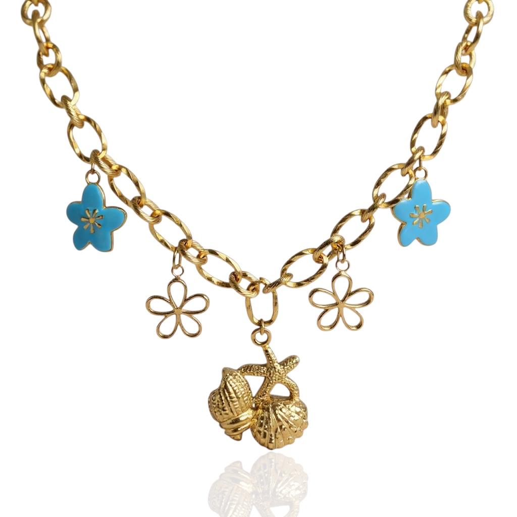 Collier Luxora doré avec deux fleurs turquoise, deux marguerites ajourées et breloque centrale coquillage étoile de mer – bijou estival artisanal femme