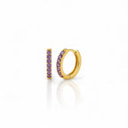 Paire de boucles créoles avec zircons colorés sur l’avant