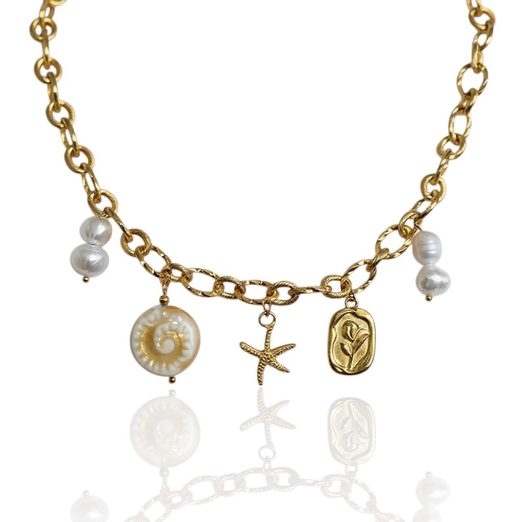 Collier Shelly avec perles d’eau douce, coquillage rond, médaille, tulipe et étoile de mer centrale – bijou féminin et élégant Sorora Jewelry