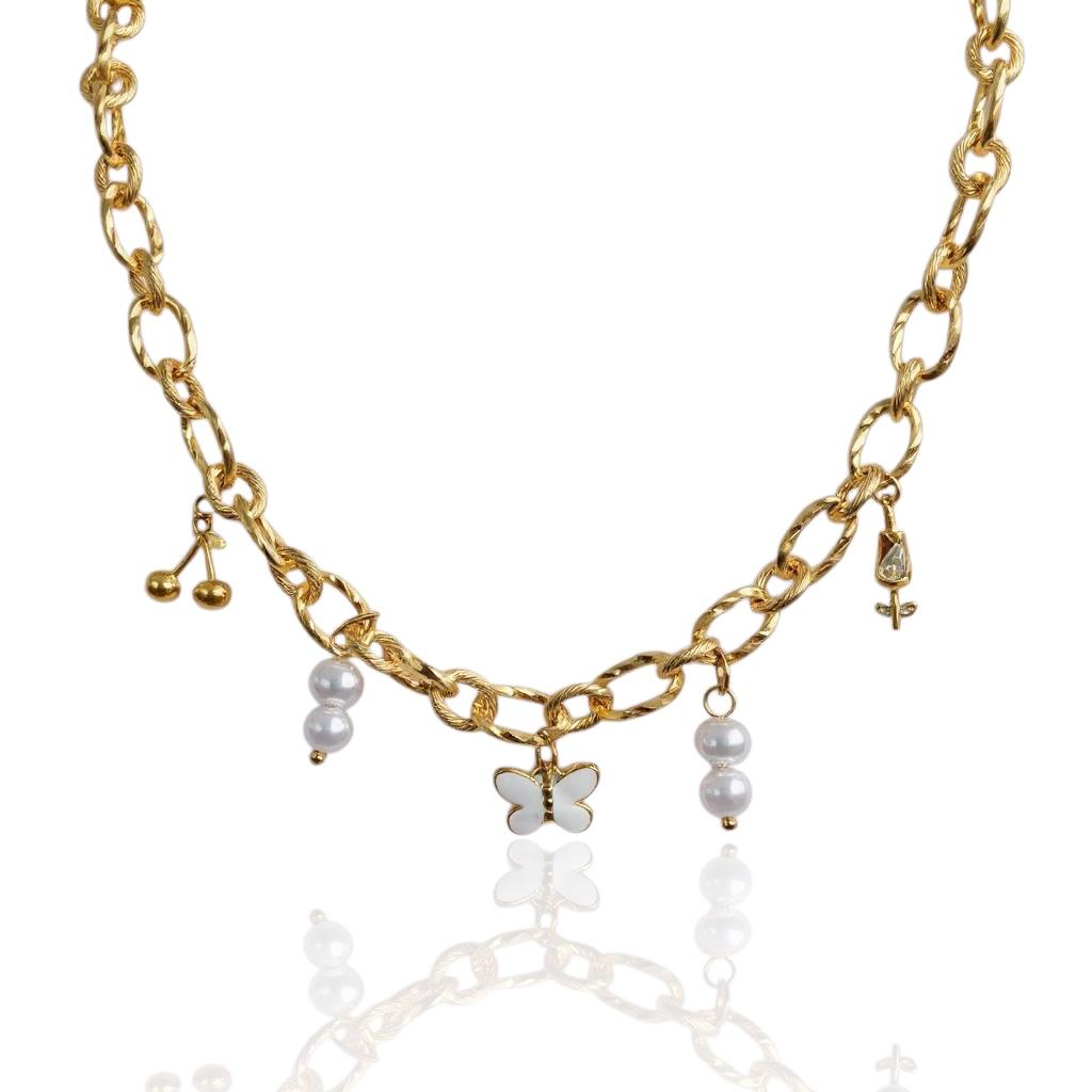 Collier Velys avec breloque cerise dorée, perles d’eau douce, tulipe strass et papillon blanc central