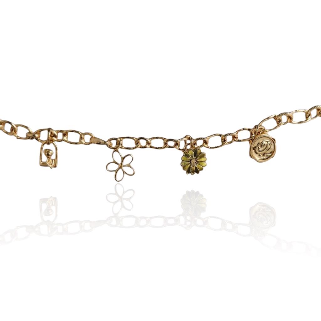 Bracelet Ysoria avec breloques tulipe sous cloche ajourée, fleur ajourée, marguerite et médaillon rond avec rose