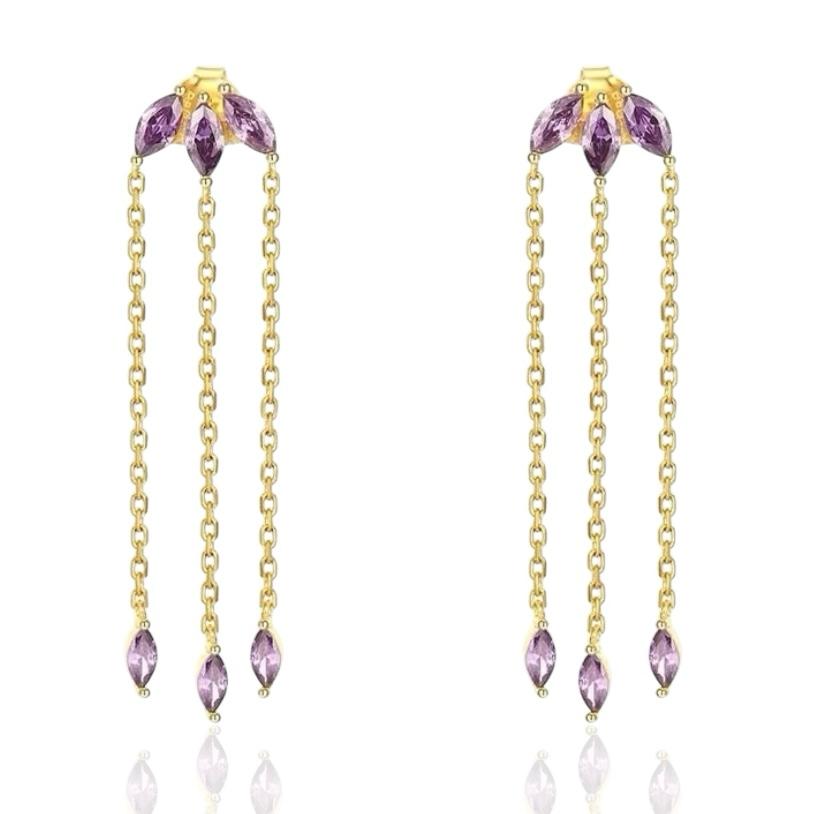 Boucles d’oreilles longues dorées à triple chaîne avec pierres violettes en forme marquise – modèle Elaria Sorora Jewelry