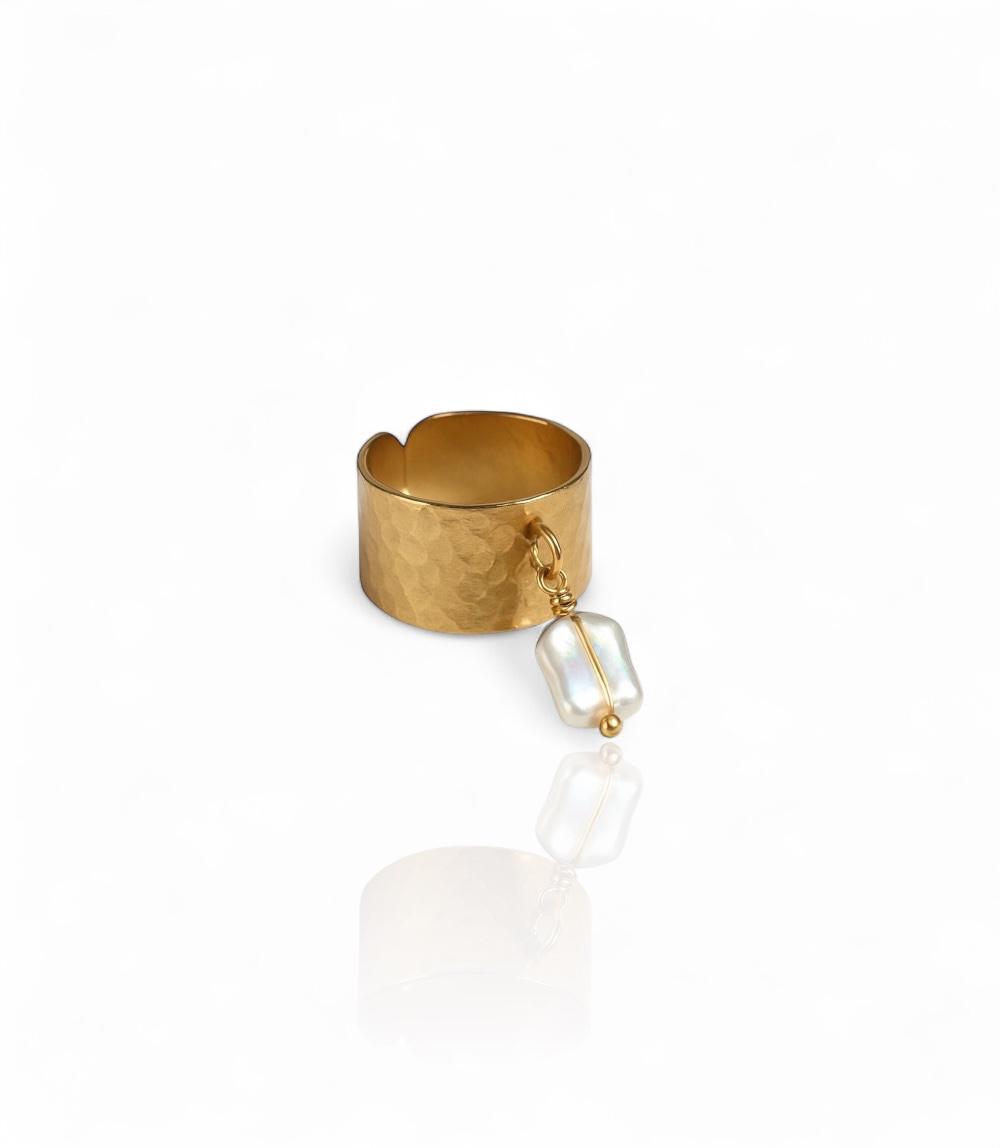 Bague large martelée en acier inoxydable avec pampille rectangulaire en pierre naturelle et perle délicate